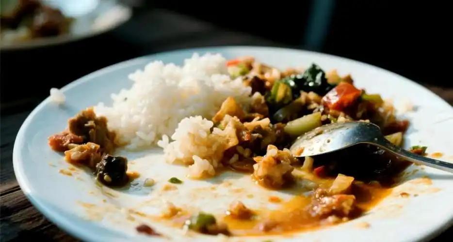 开云体育入口-不能二次加热的6种食物！医生提醒：吃不完或倒掉，别乱节俭